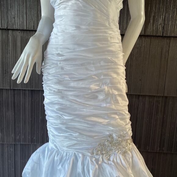 🔥NWT Bridess Strapless Ruched Beaded Chapel Train Contemporary Wedding Dress 8 - Picture 7 of 17